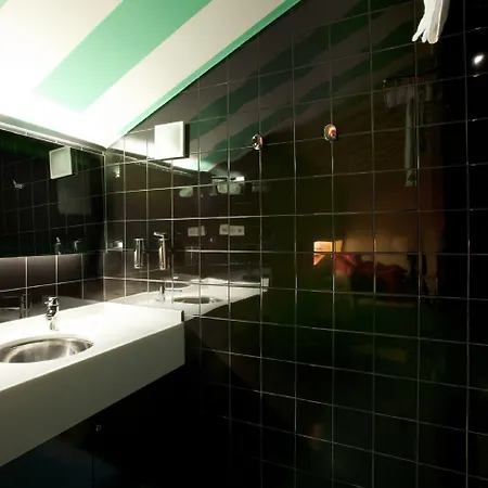 Amistat אכסניה *