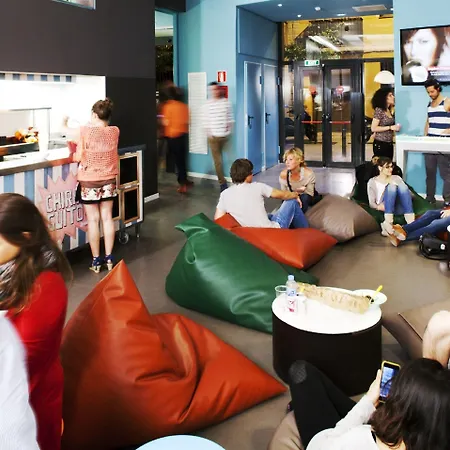 Amistat אכסניה