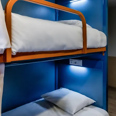 Amistat אכסניה