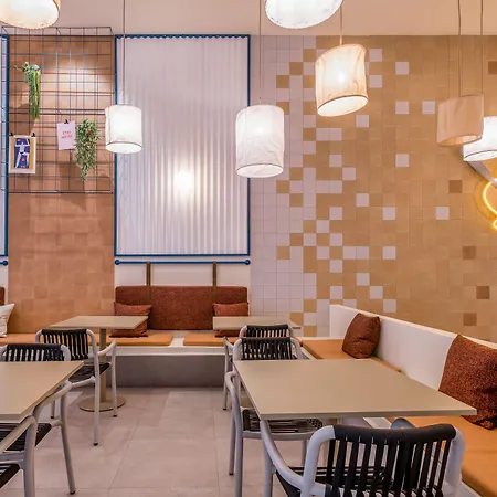 Amistat אכסניה *