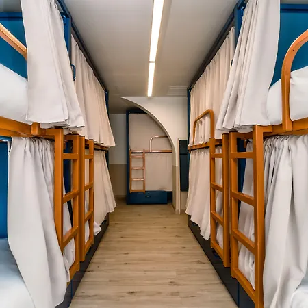 Amistat אכסניה